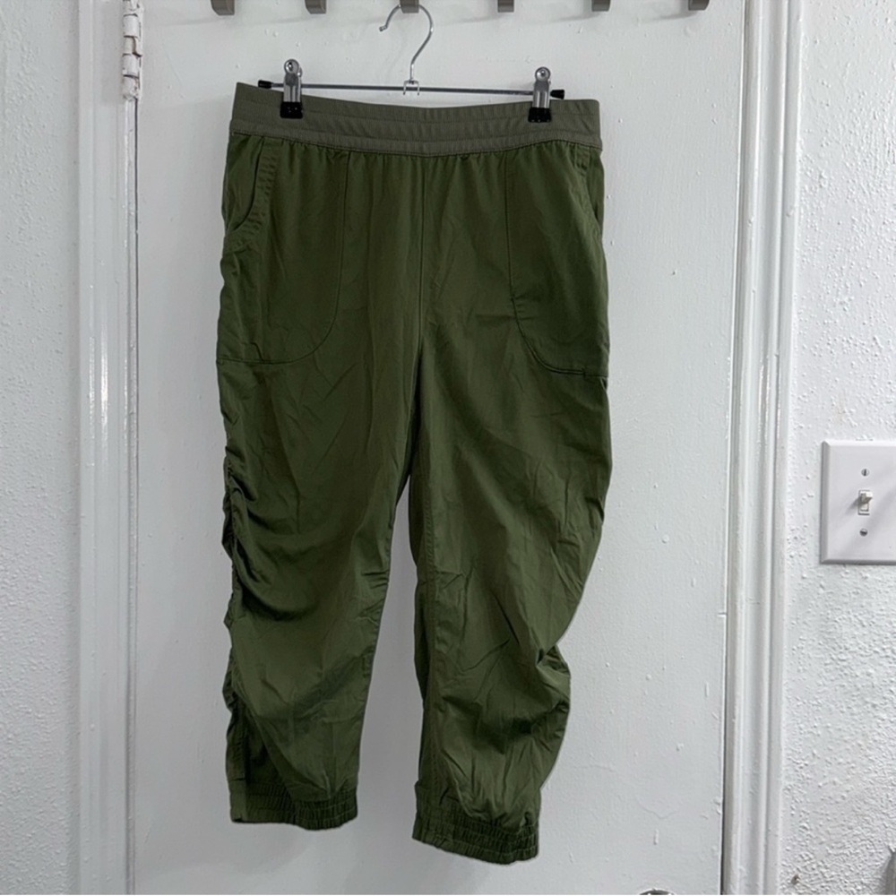 North face Olive Green jogger pants for girls (18)